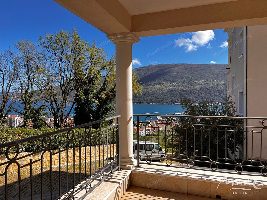 Apartment in Đenovići, Herceg Novi Municipality, Montenegro 1 - 17896180