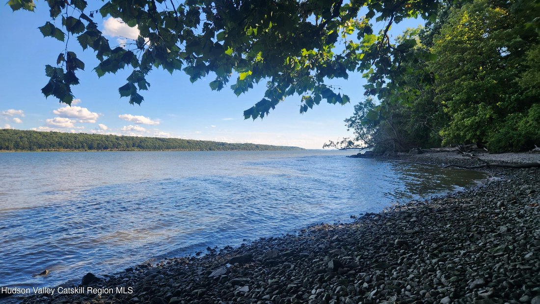 Saugerties, New York, United States 4 - 17895349