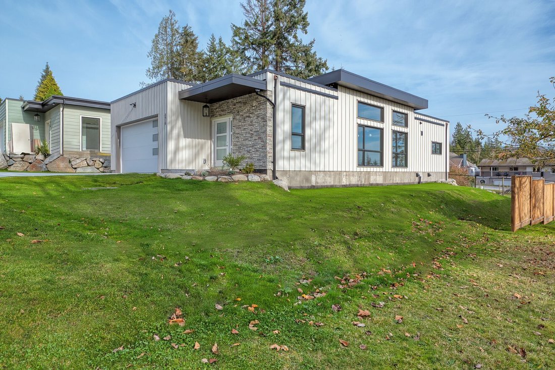 House in Sechelt, British Columbia, Canada 2 - 17898026