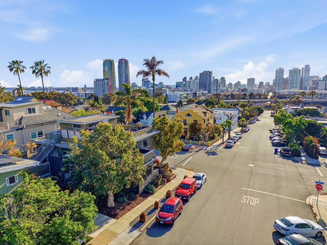 San Diego, California, United States 3 - 17899389