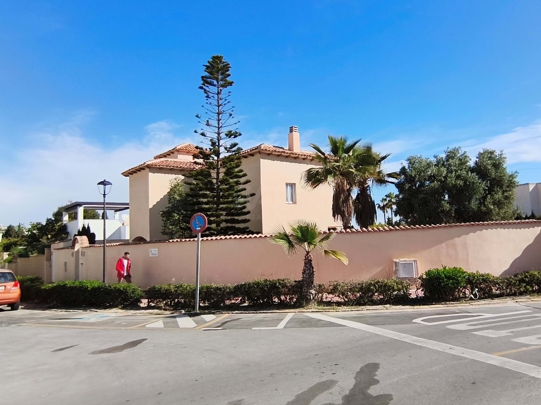 Townhouse in Torrevieja, Valencian Community, Spain 2 - 17890077