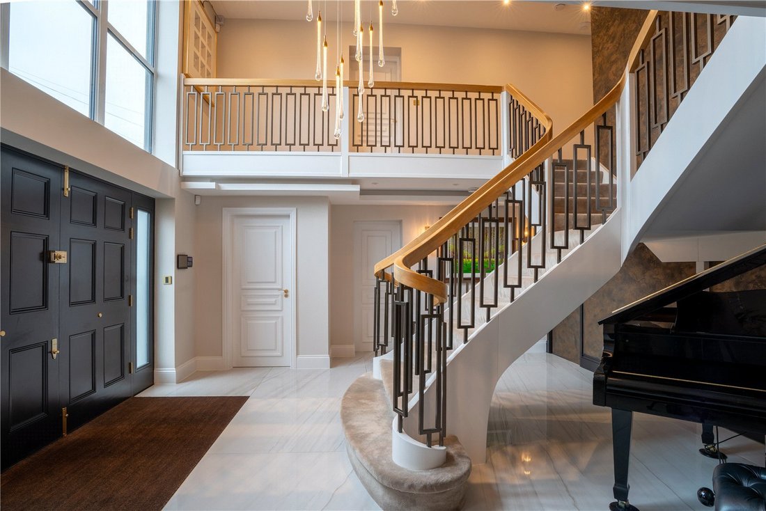 Haus in Goldings Hill, Loughton, England 3 - 17897491