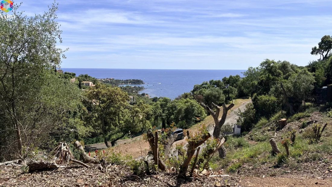 Land in Le Dramont-Agay-Anthéor-Le Trayas, Saint-Raphaël, France 1 - 17873715