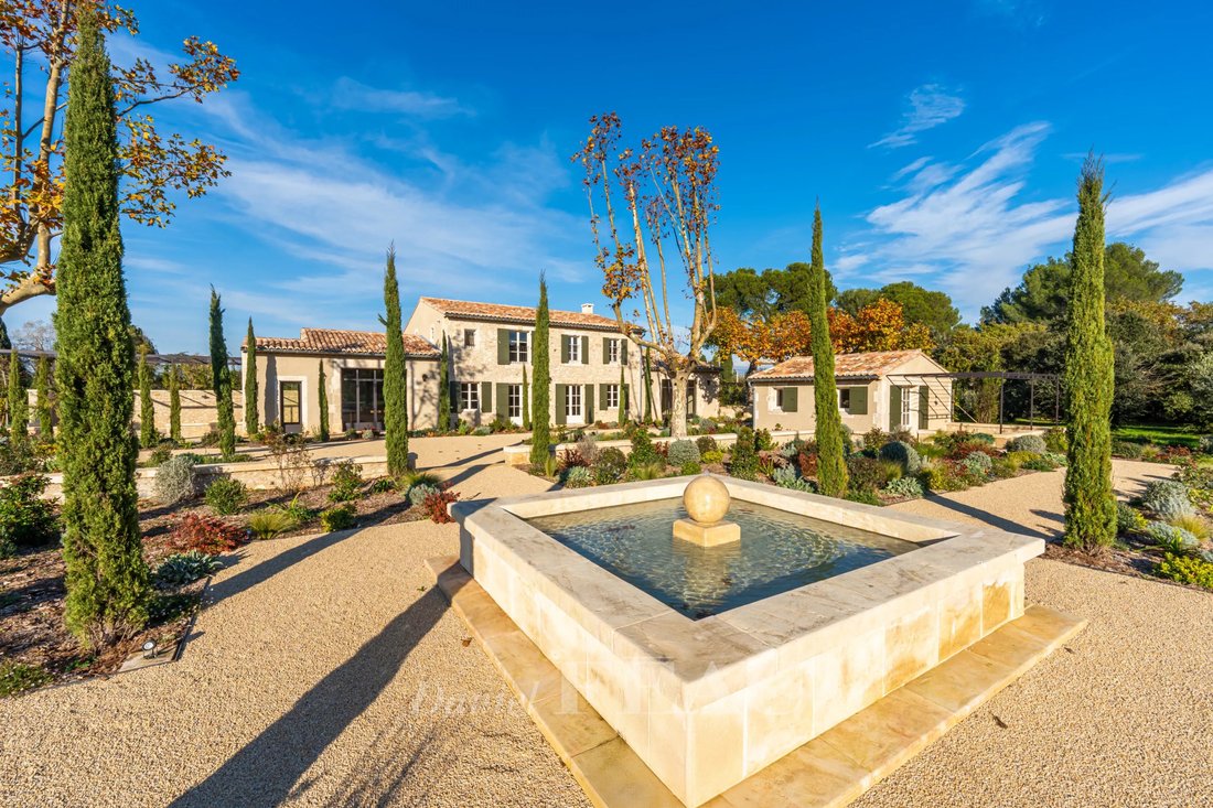 Country House in Eygalières, Provence-Alpes-Côte d'Azur, France 2 - 17897248