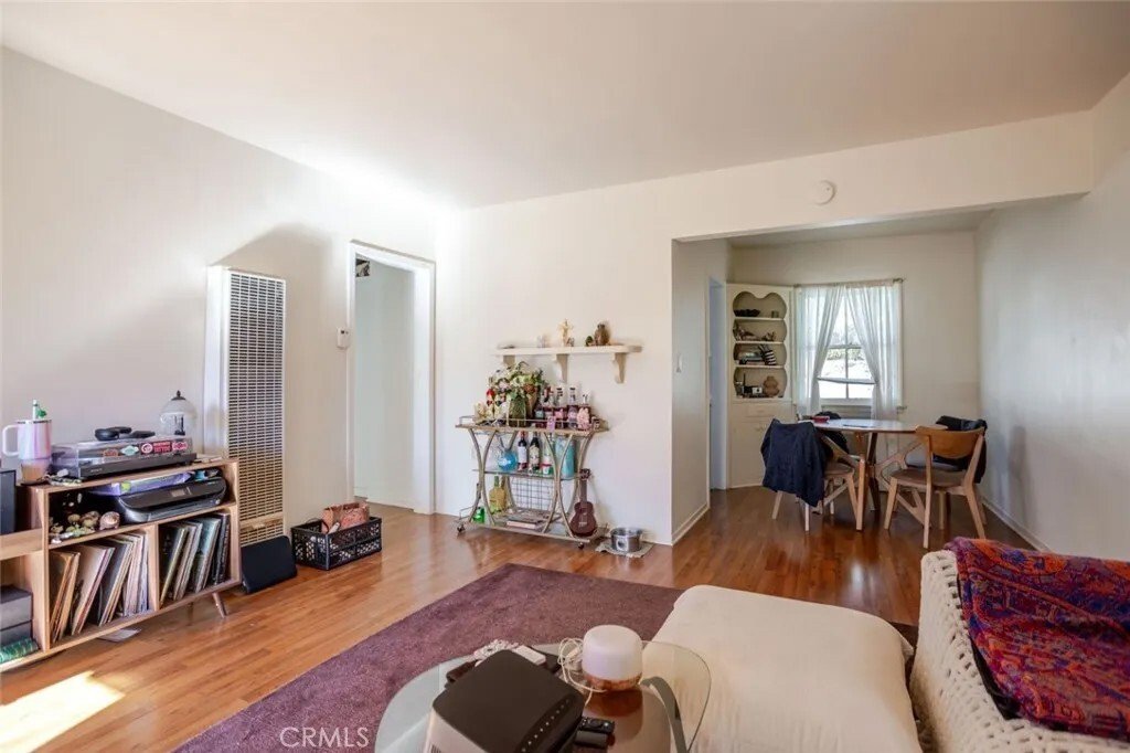 Altadena, California, United States 4 - 16920284