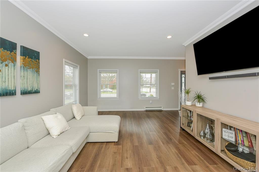 House in Wantagh, New York, United States 5 - 17901687
