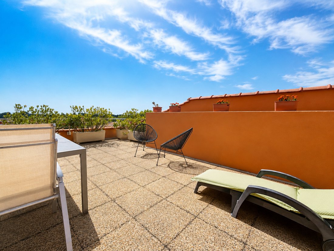 Apartment in Granettes-Jauberte-Sainte Anne, Aix-en-Provence, France 2 - 17898977