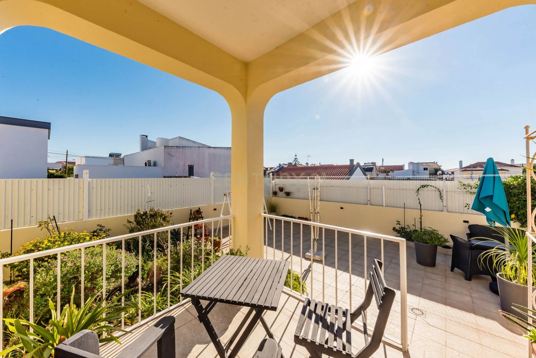 Villa in Charneca de Caparica e Sobreda, Setubal, Portugal 1 - 16489351
