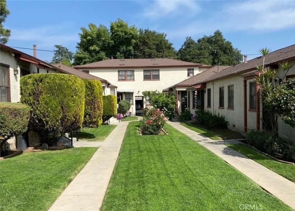 Altadena, California, United States 3 - 16920284