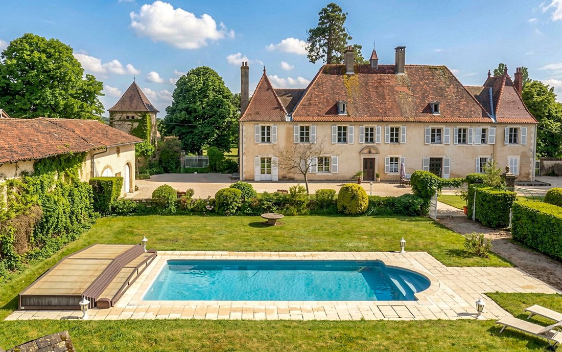 Villa in Croix Blanche-Près de Brou-Alagnier-Dîmes-Sardières, Bourg-en-Bresse, France 3 - 17896804