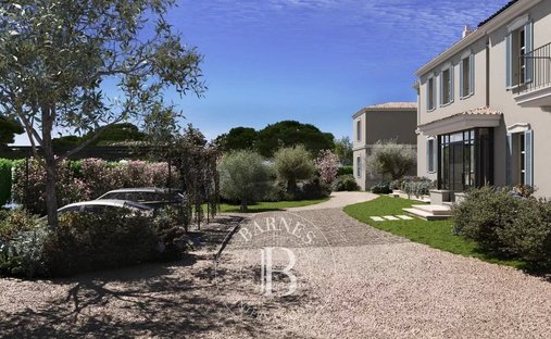 House in Zone Est Diffuse, Saint-Tropez, France 1