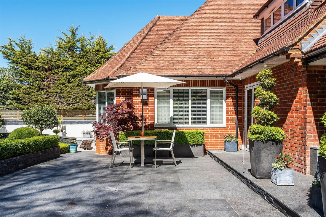 House in Surrey, England 2 - 17895490