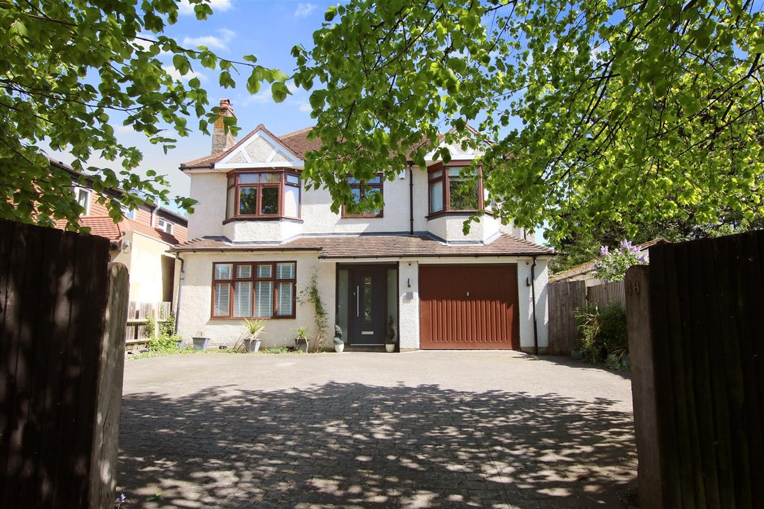 House in Hawks Hill, Fetcham, England 1 - 17895524