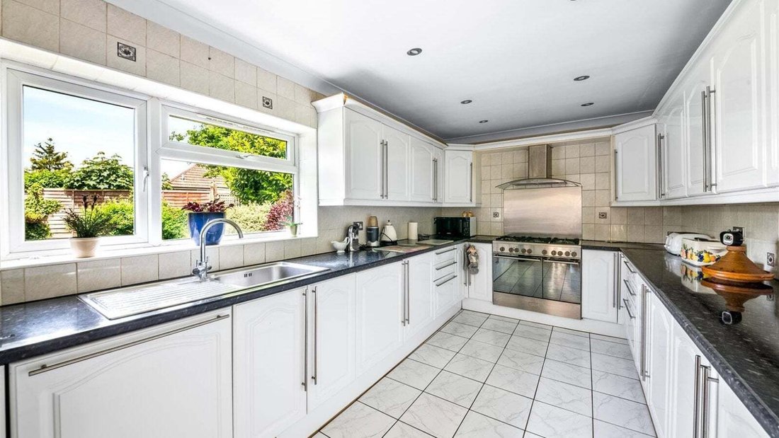House in Willowbank, Bromley, England 4 - 17898298