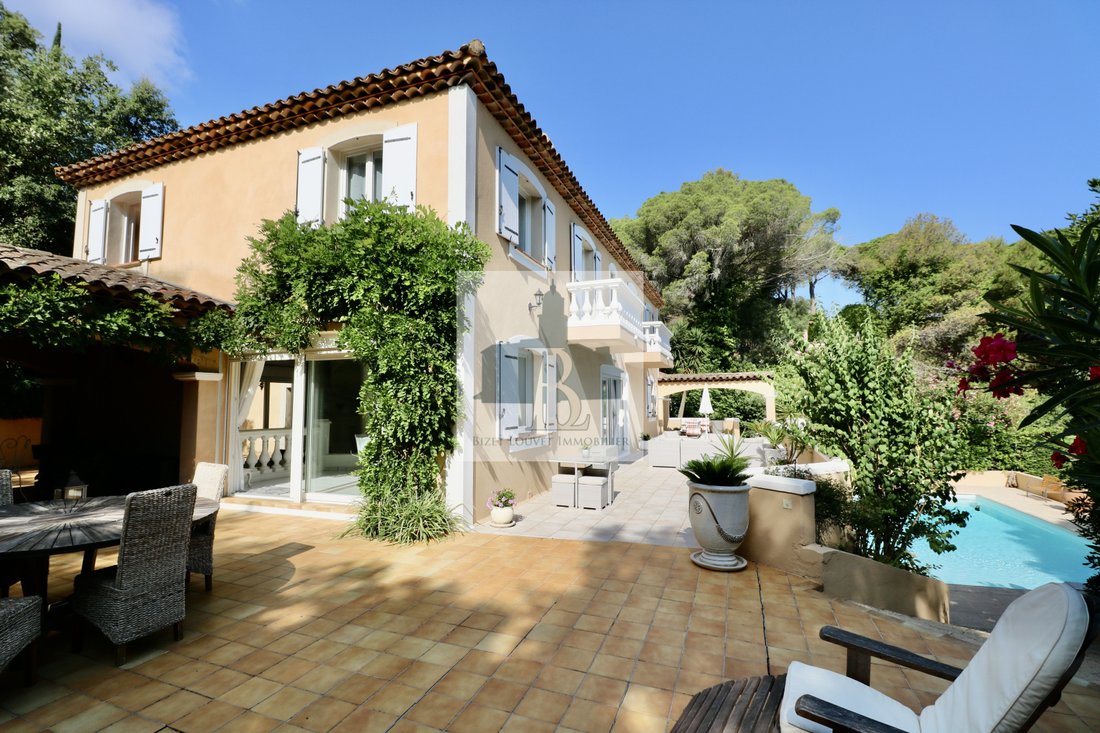 Villa in Gassin, Provence-Alpes-Côte d'Azur, France 1 - 17898936
