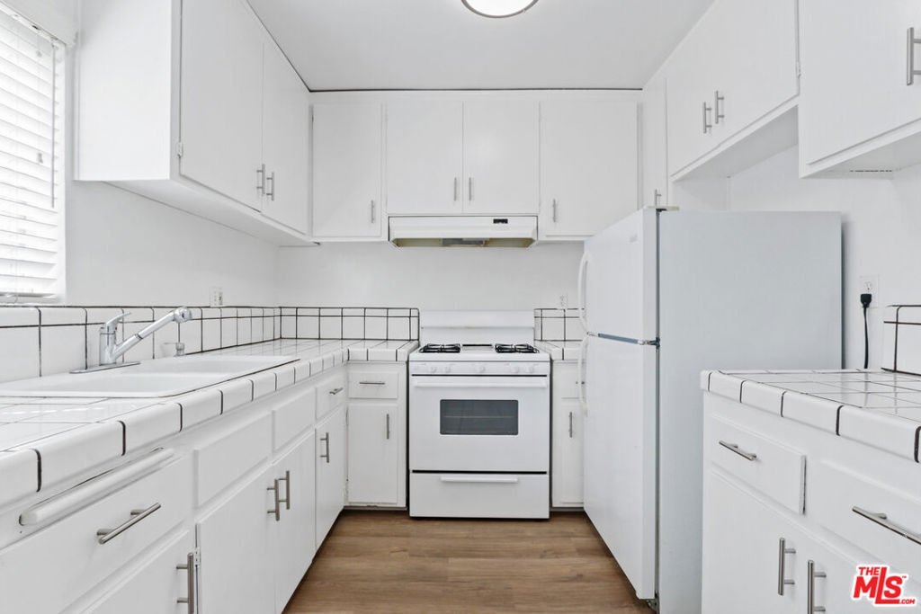 Los Angeles, California, United States 3 - 17899059
