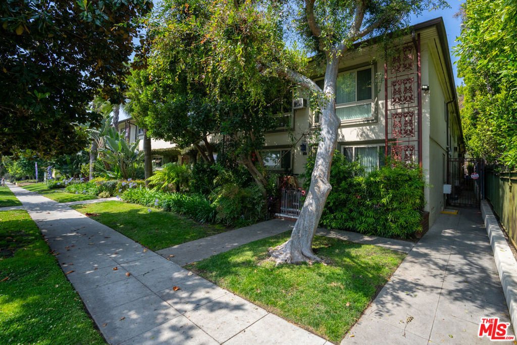 Los Angeles, California, United States 3 - 17899099
