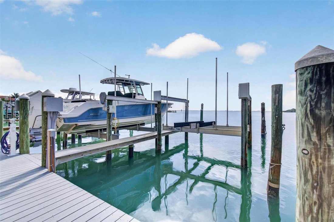 Condo in St. Petersburg, Florida, United States 4 - 17895696