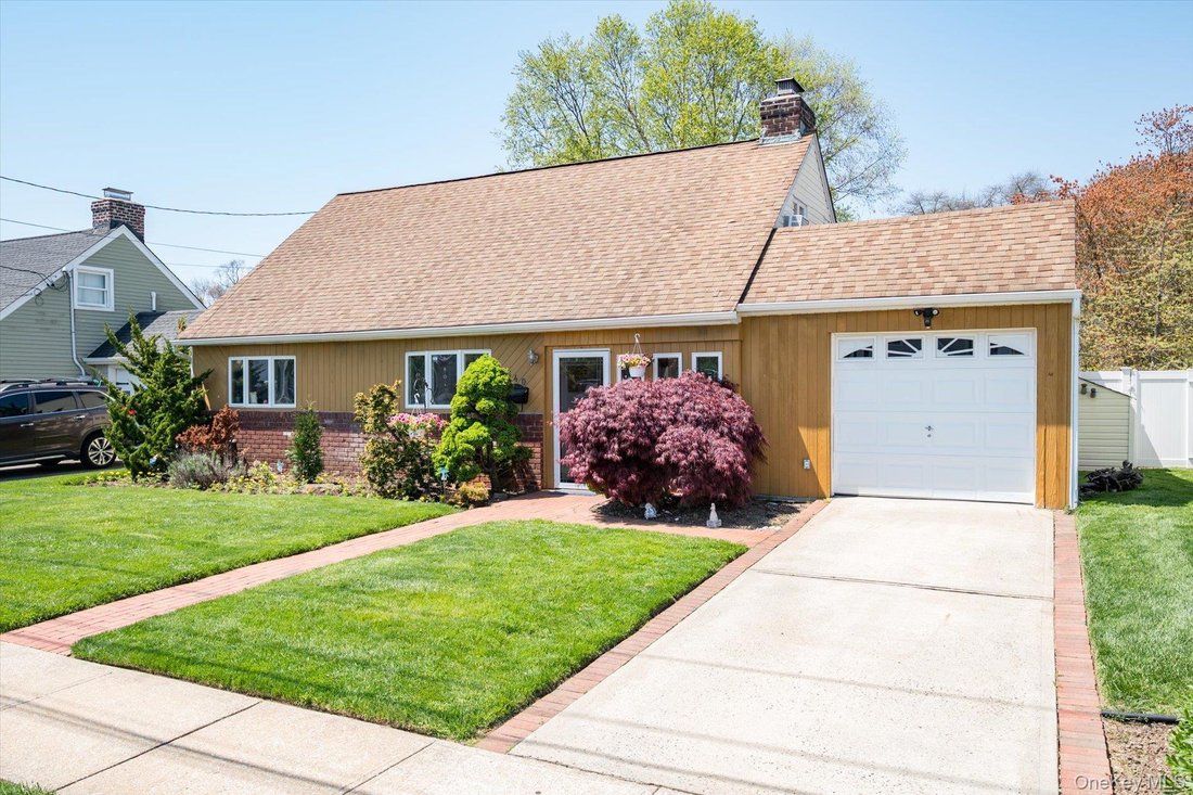 House in Massapequa, New York, United States 3 - 17897884