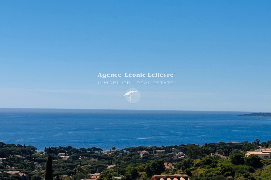 Villa in Les Issambres, Roquebrune-sur-Argens, France 2 - 17896511