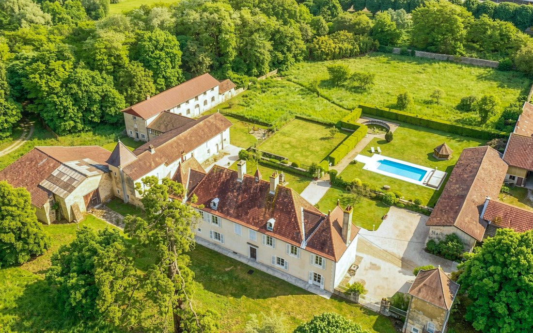 Villa in Croix Blanche-Près de Brou-Alagnier-Dîmes-Sardières, Bourg-en-Bresse, France 1 - 17896804