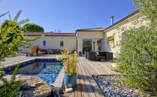 House in La Brède, Nouvelle-Aquitaine, France 1