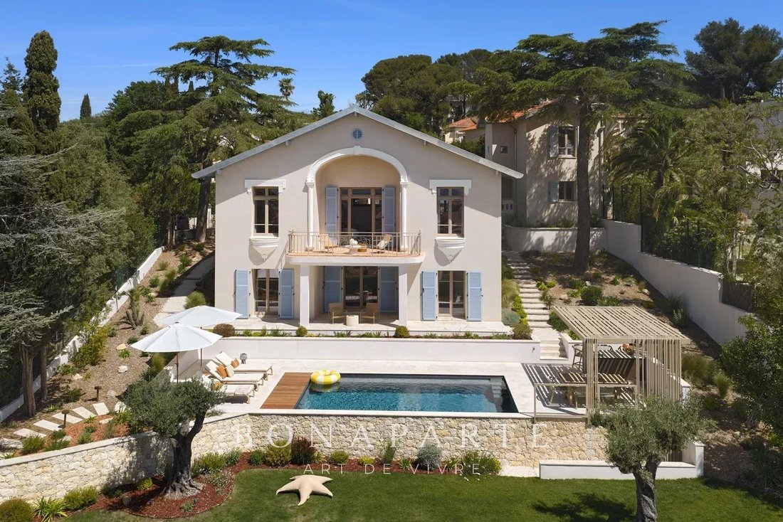 Villa in Plateau Notre Dame Sud-Bord de mer-Beaurivage, Saint-Raphaël, France 1 - 17884288