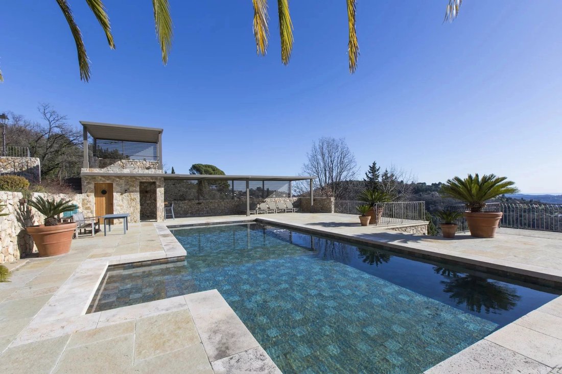 Villa in Grasse, Provence-Alpes-Côte d'Azur, France 1 - 17896971