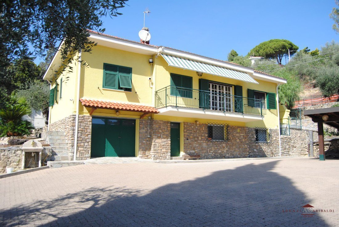 Villa in Bordighera, Liguria, Italy 2 - 17534073