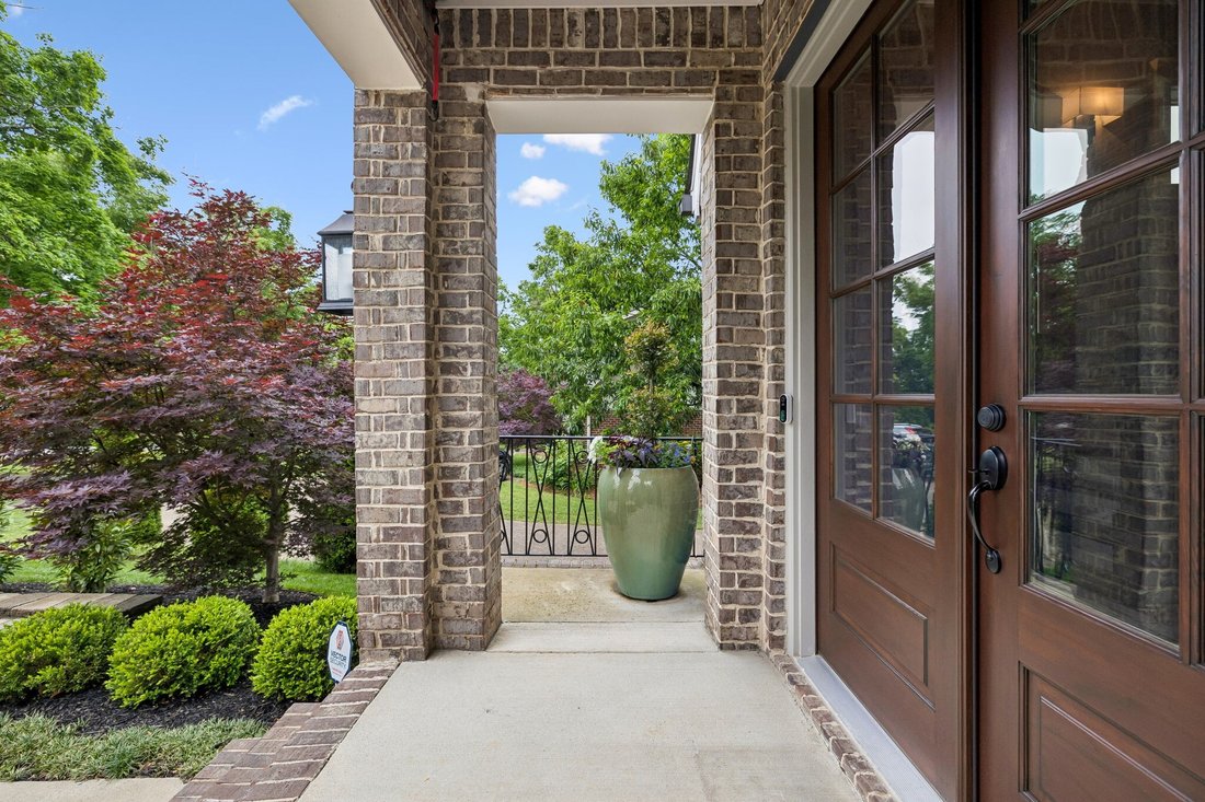 Co Op in Forest Hills, Tennessee, United States 5 - 17896069