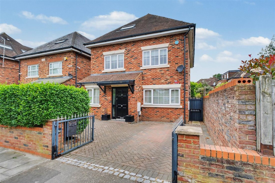 House in Barnet, England 1 - 17895446