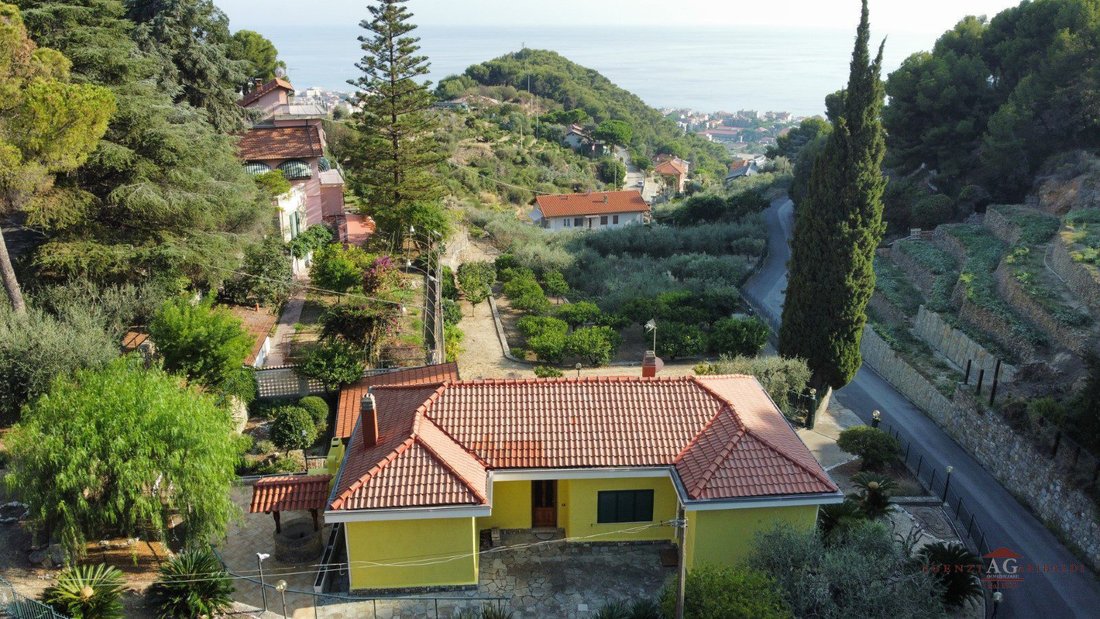 Villa in Bordighera, Liguria, Italy 1 - 17534073