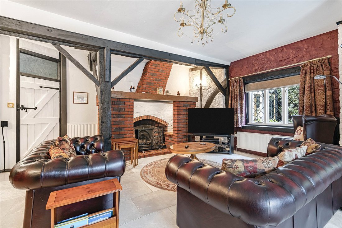 House in Pulborough, England 3 - 17898285