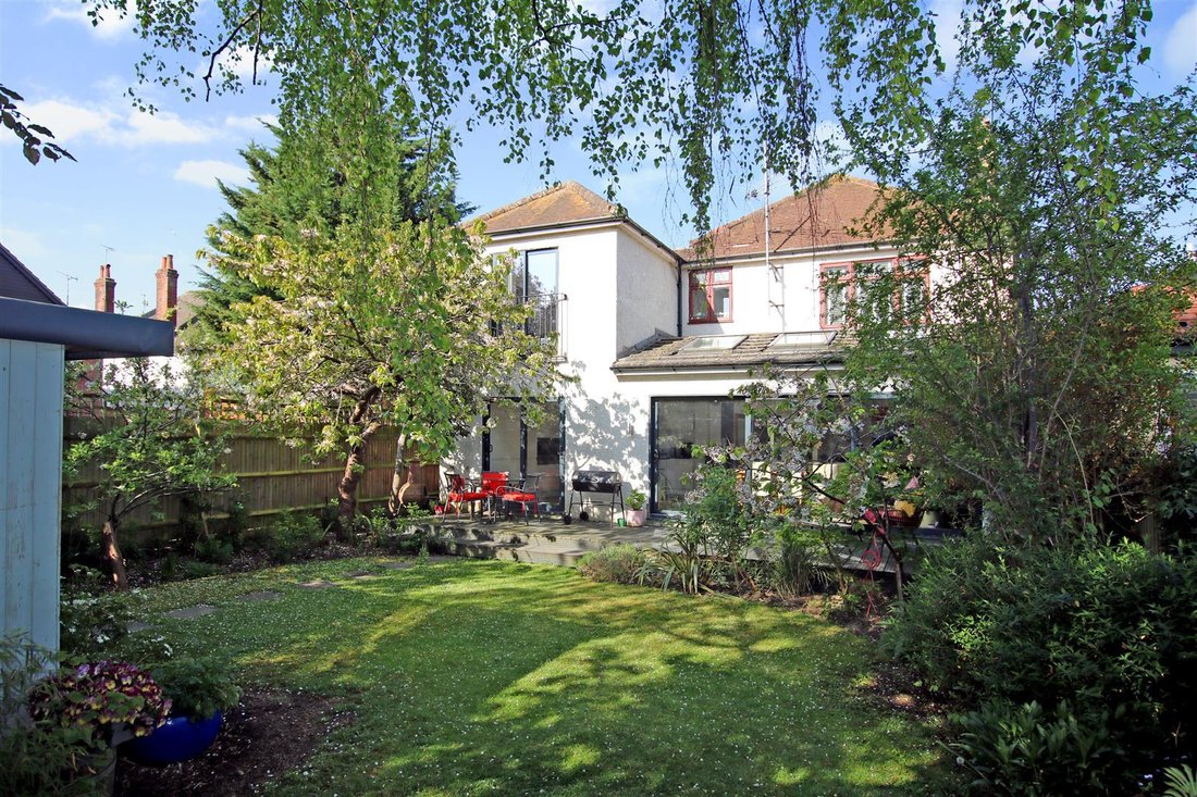 House in Hawks Hill, Fetcham, England 3 - 17895524