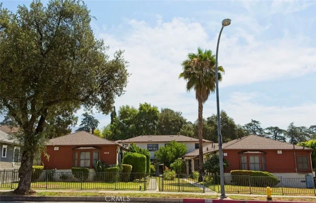 Altadena, California, United States 1 - 16920284
