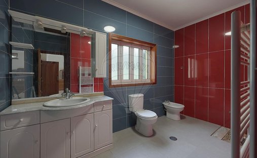 Haus in Oliveira de Azemeis, Santiago de Riba-Ul, Ul, Macinhata da Seixa e Madail, Aveiro, Portugal 1