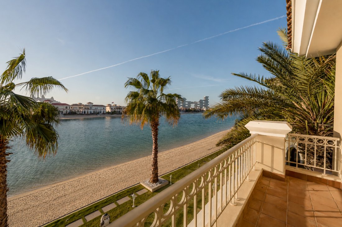 Villa in Palm Jumeirah, Dubai, United Arab Emirates 1 - 17020113