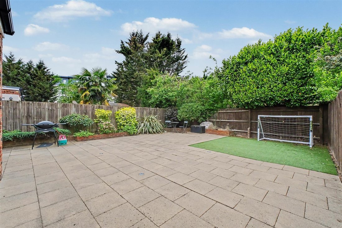 House in Barnet, England 2 - 17895446