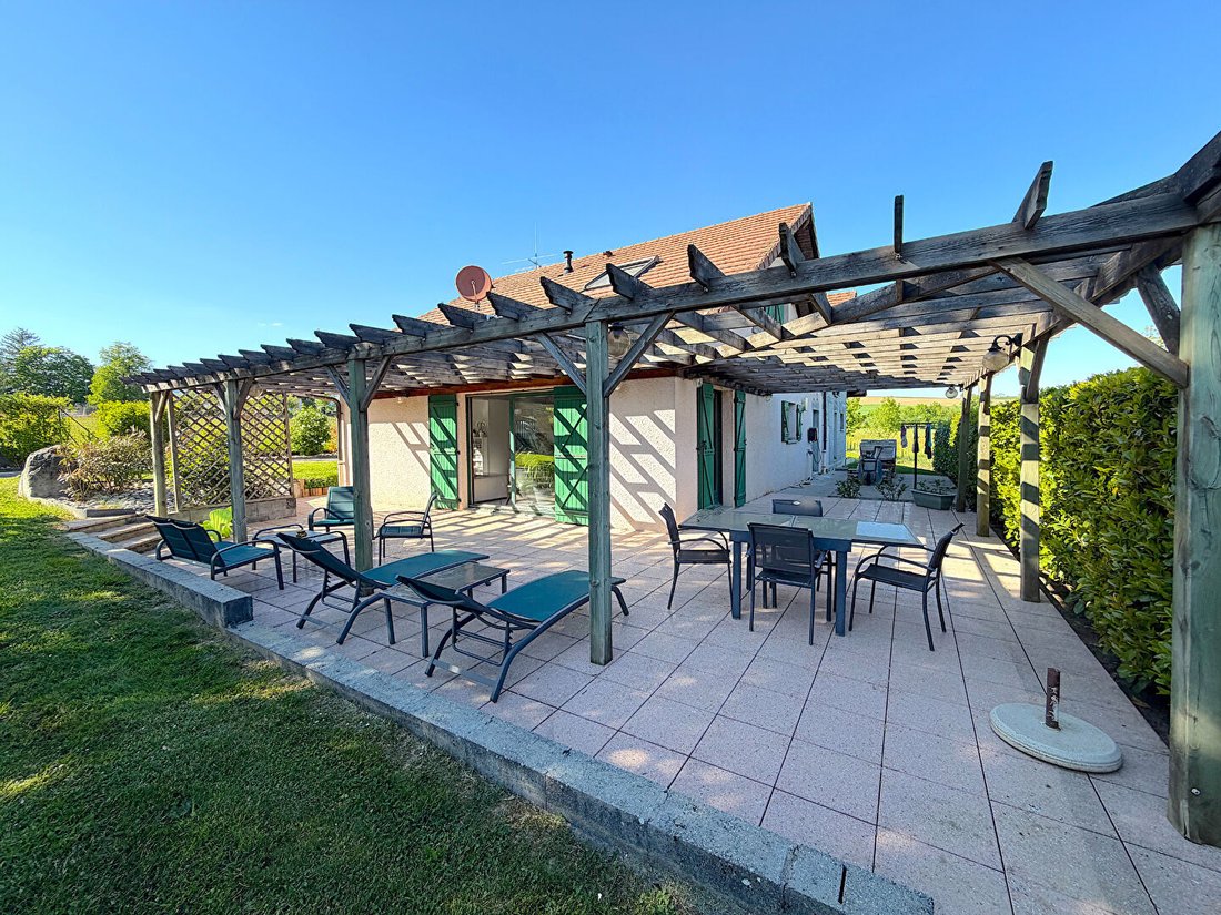 Villa in Bassy, Auvergne-Rhône-Alpes, France 2 - 17896826