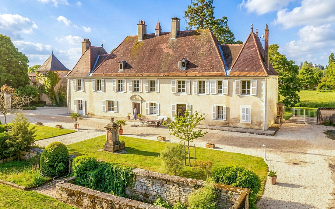 Villa in Croix Blanche-Près de Brou-Alagnier-Dîmes-Sardières, Bourg-en-Bresse, France 5 - 17896804