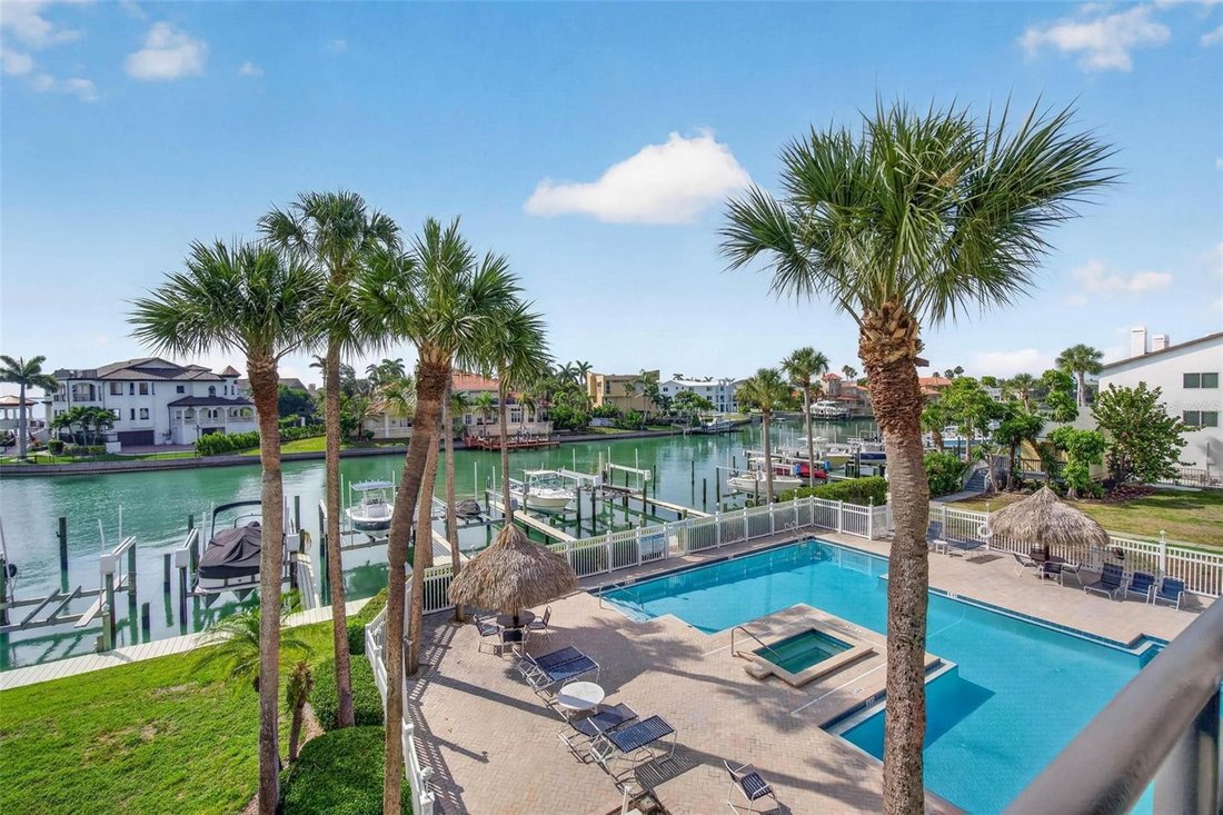 Condo in St. Petersburg, Florida, United States 5 - 17895696