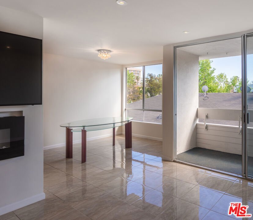 Condo in Beverly Hills, California, United States 4 - 17901648