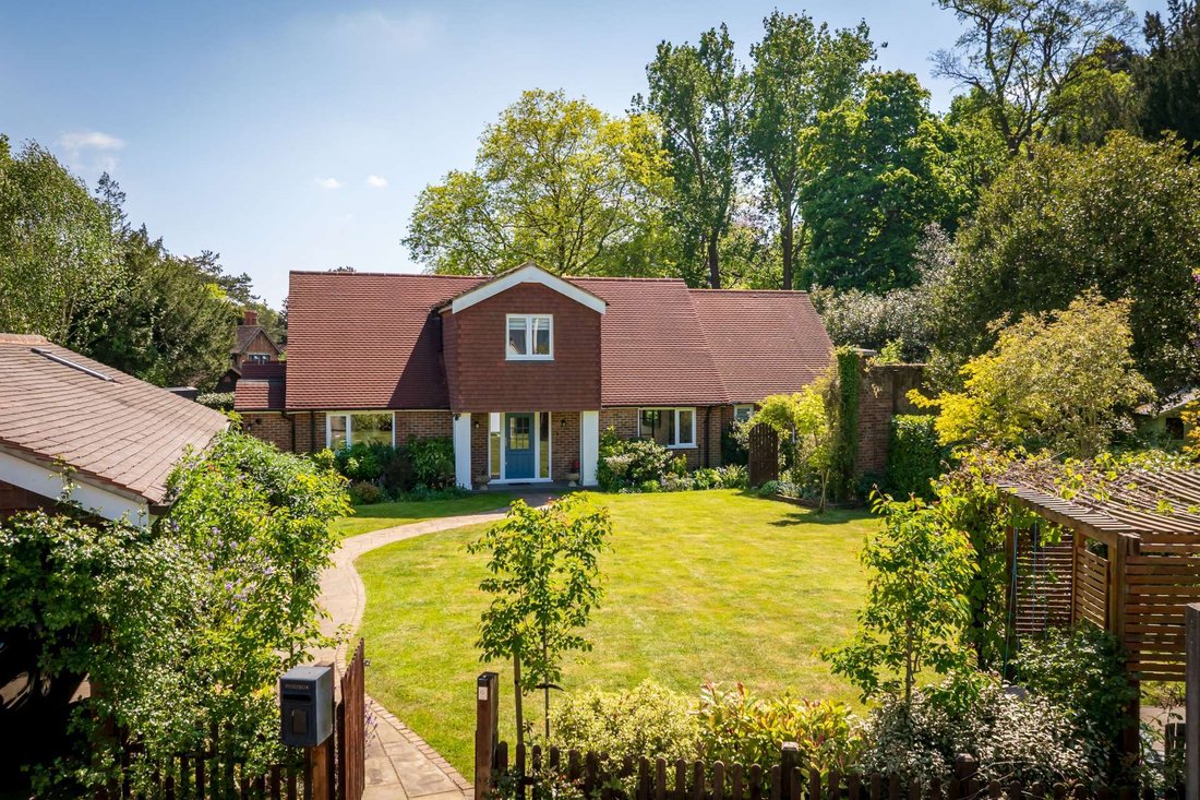 House in Guildford, England 2 - 17895452