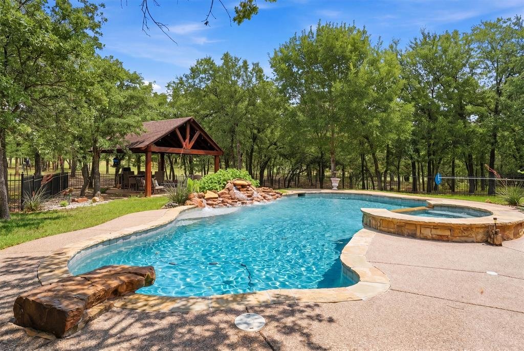House in Azle, Texas, United States 2 - 17901796
