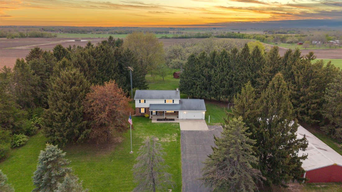 Oshkosh, Wisconsin, United States 2 - 17900882