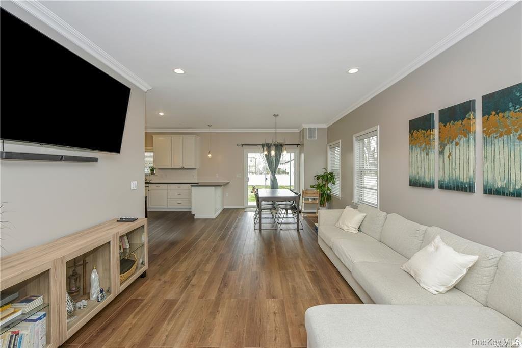 House in Wantagh, New York, United States 4 - 17901687