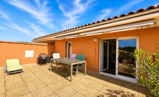 Apartment in Granettes-Jauberte-Sainte Anne, Aix-en-Provence, France 1