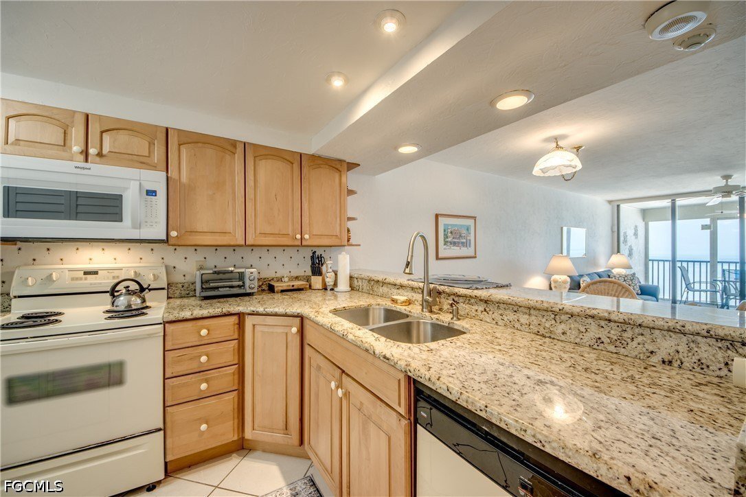 Condo in Fort Myers Beach, Florida, United States 4 - 17897883