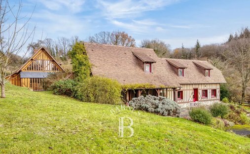 Estate in Saint-Gatien-des-Bois, Normandy, France 1