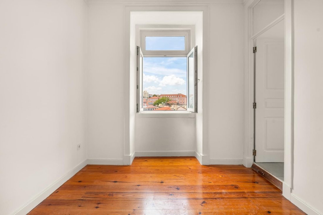 Apartment in Santa Maria Maior, Lisbon, Portugal 2 - 17897840